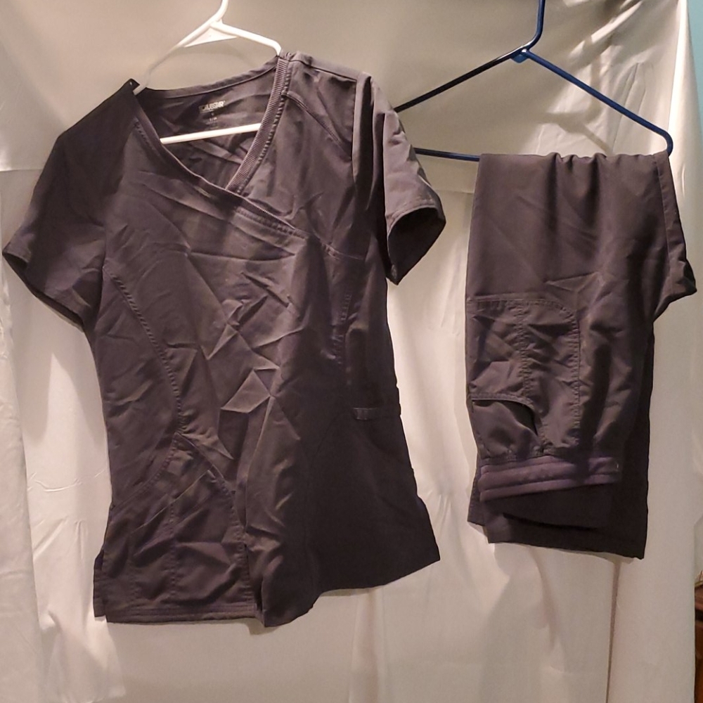 Scrub set